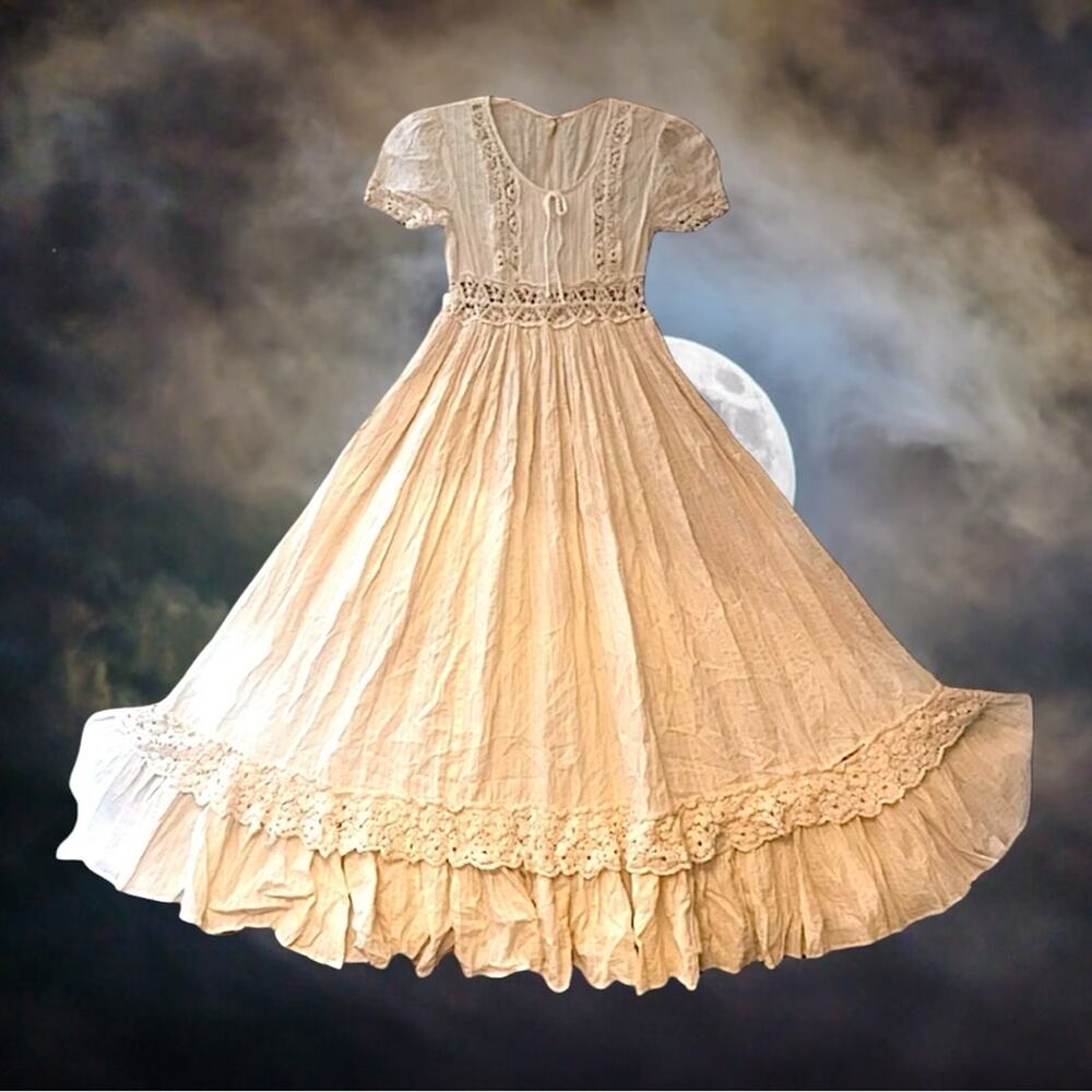 Vintage 1970s Ivory Vampire Bride or Halloween Maxi Dress GUNNE Sax Style SM